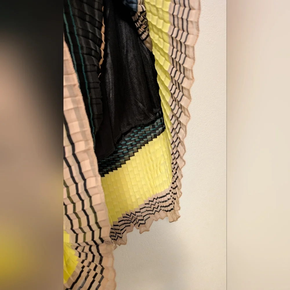 Nineteen @ RR Striped Pleated Skirt - Yellow, Black, and Cream - Picture 5 of 5